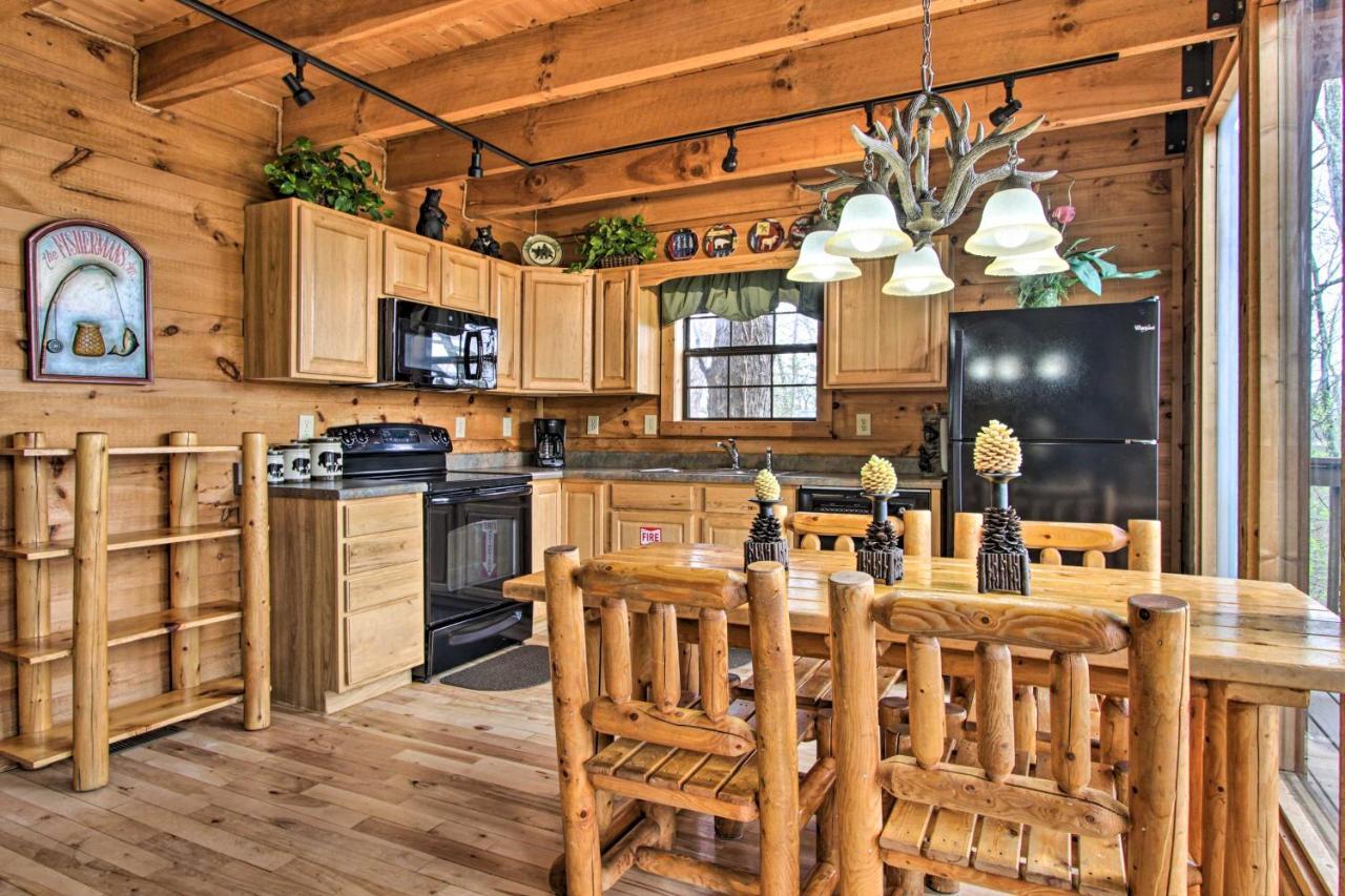Sevierville Sanctuary Hot Tub, Pool Table And Deck! Buitenkant foto