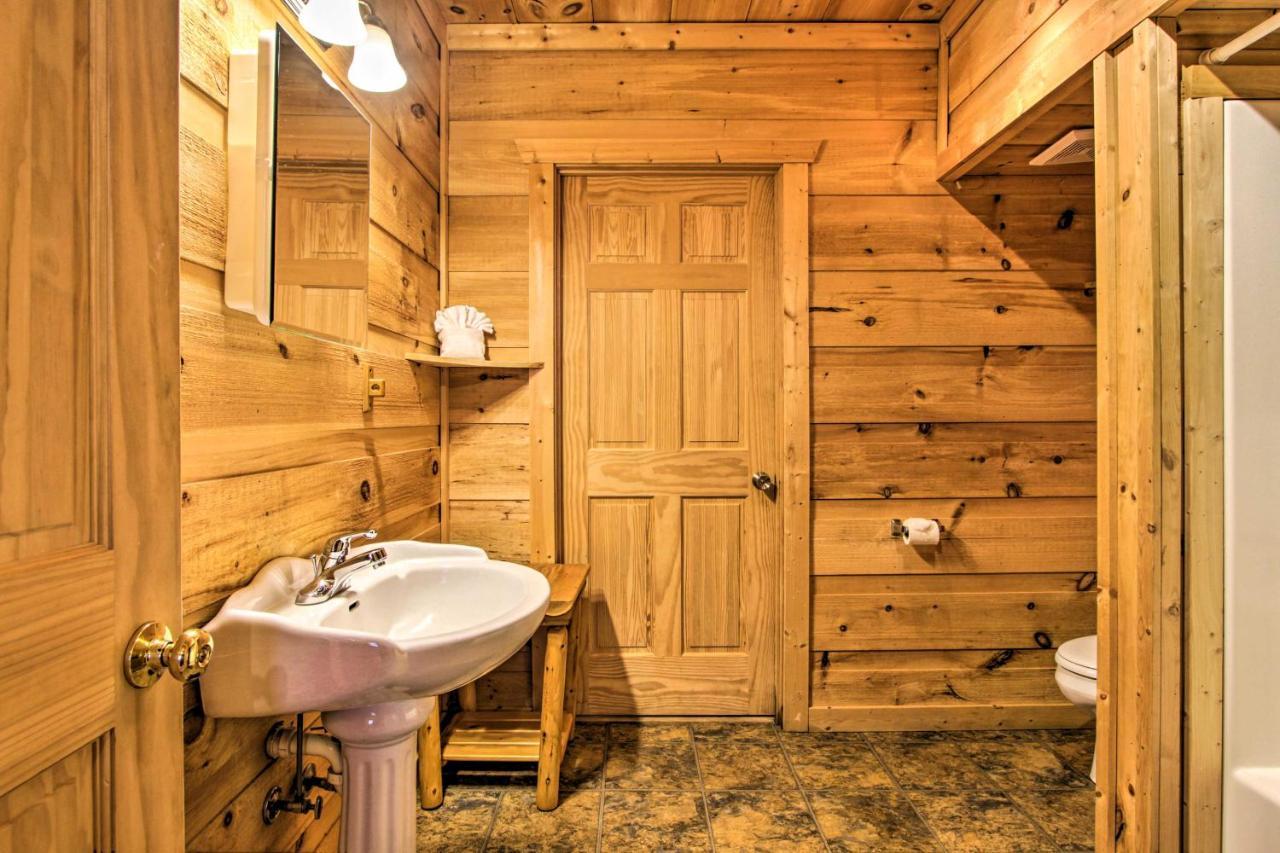 Sevierville Sanctuary Hot Tub, Pool Table And Deck! Buitenkant foto
