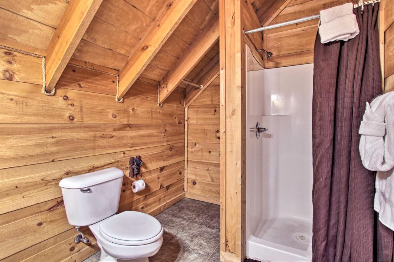 Sevierville Sanctuary Hot Tub, Pool Table And Deck! Buitenkant foto